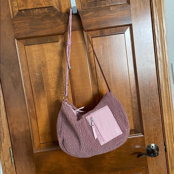 Free People Movement Slopes Sherpa Sling Bag Gem/Mauve Utility New No Tags - Picture 12 of 14
